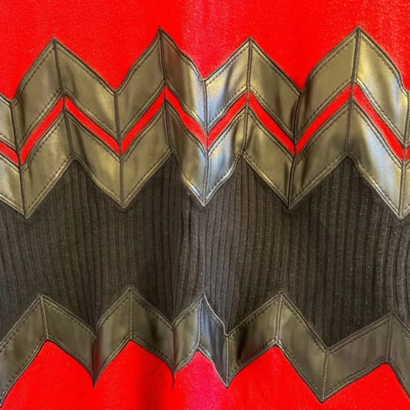 Anna Belloni Made in Italy Red with Black Appliqué Sweater Sz M - Picture 2 of 5